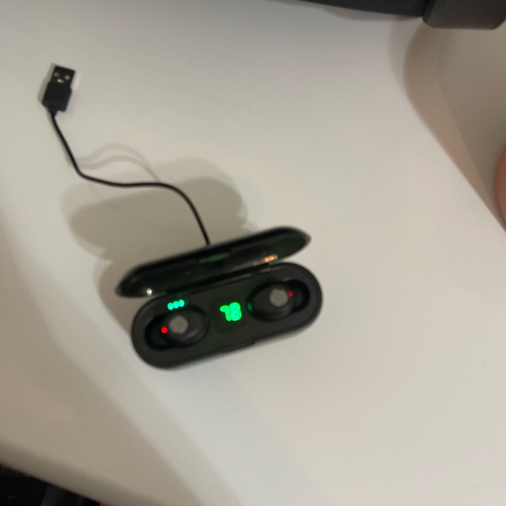 Wireless Bluetooth earbuds